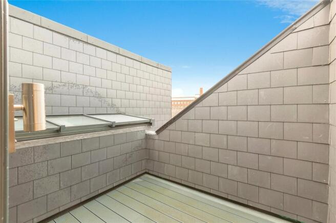 3 bed House for sale Image 10