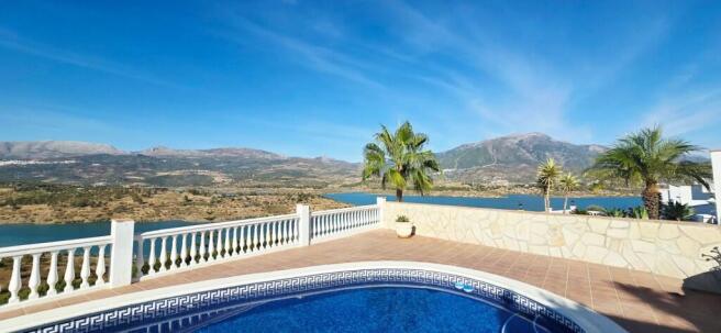 VIN2610UR - POOL VIE