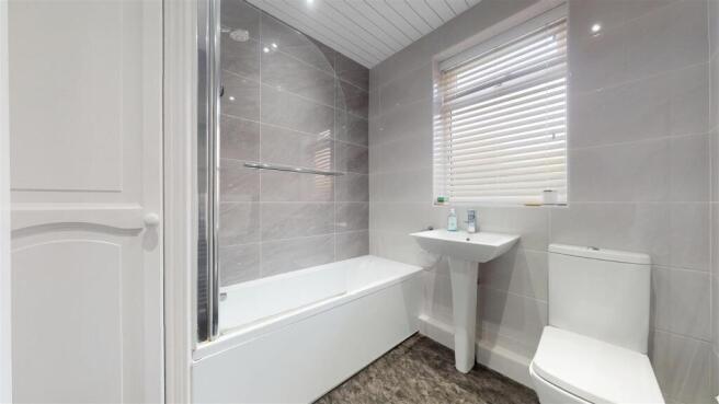 Laurel Drive Bathroom