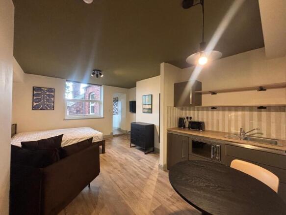 10 bed Terraced to rent Image 4
