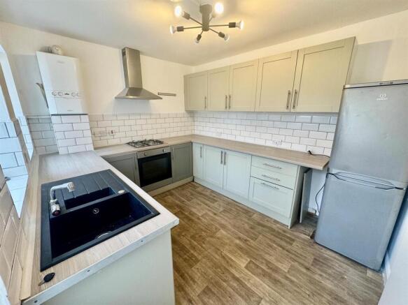 Kitchen 2.jpg