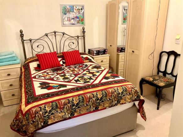 Bedroom 2 pic3.jpg