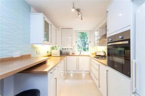 72, Britten Close, Golders Green, London NW11 7HW