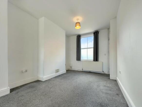 3 bed Terraced to rent Image 5