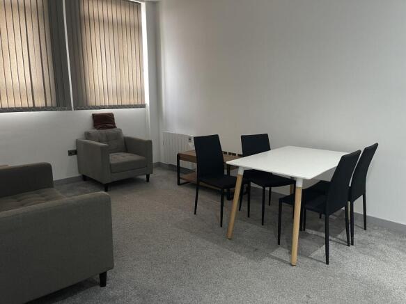2 bed Apartment to rent Image 5