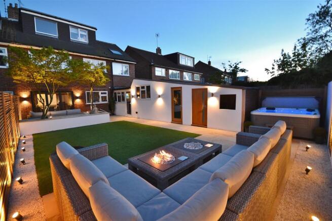 Stunning Low-Maintenance Rear Garden