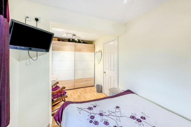 5 bed Detached for sale Image 6