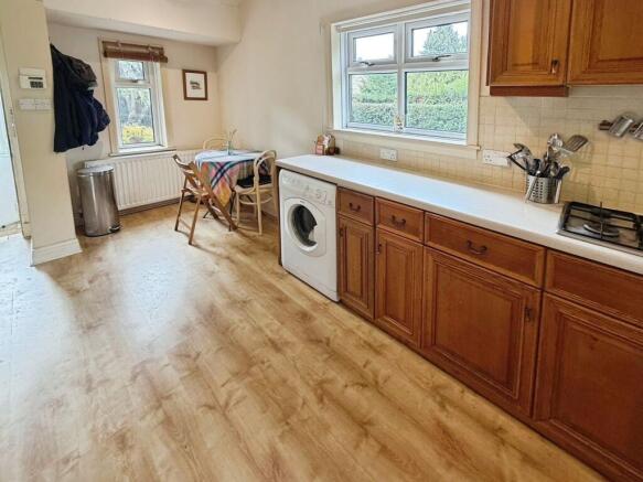 5 bed Semi-Detached for sale Image 6