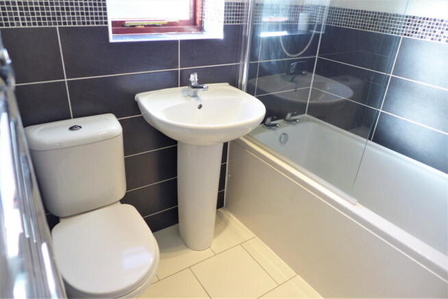 2 bed End of Terrace to rent Image 7