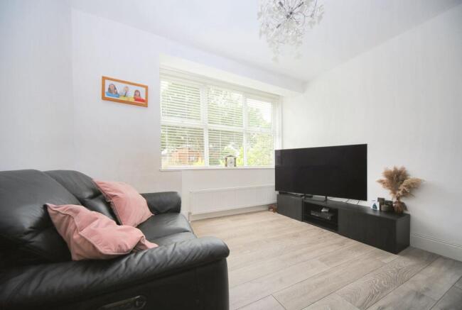4 bed Semi-Detached for sale Image 8