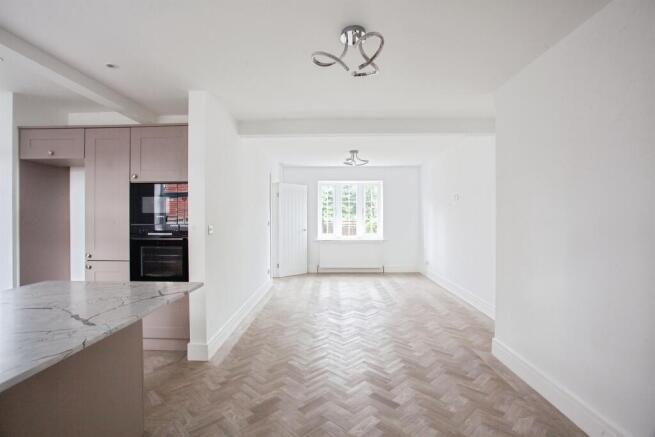 3 bed Semi-Detached for sale Image 6