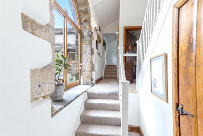 6 bed Detached for sale Image 12