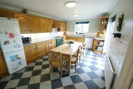 Kitchen/B'fast Room