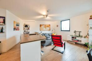 10, 389 Bloom House, Rotherhithe New Road, London SE16 3FN