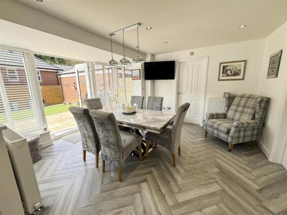 4 bed Detached for sale Image 11