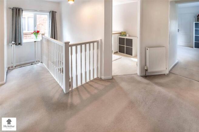 5 bed Detached for sale Image 11