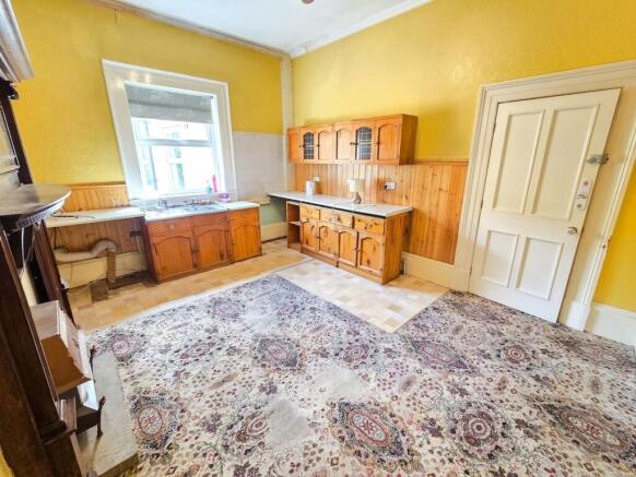5 bed Semi-Detached for sale Image 9
