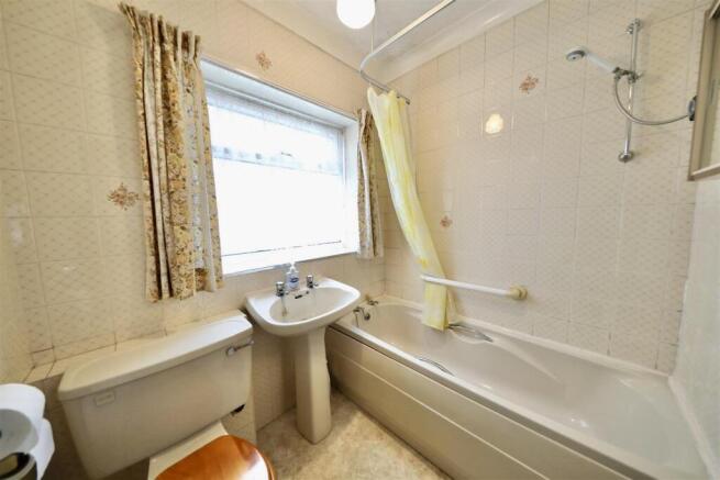 2 bed Semi-Detached Bungalow for sale Image 11