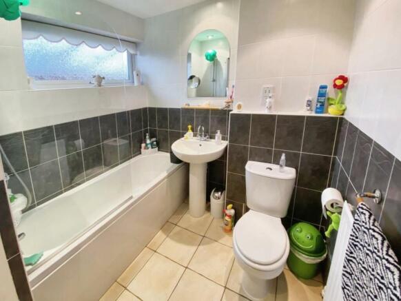 53331ea4-Bathroom.jpg