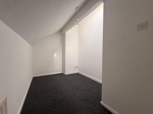 3 bed Terraced to rent Image 12