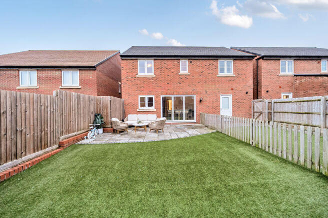 Barbel Gardens, Biddenham, MK40 photo 4