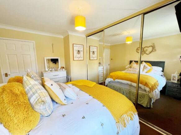 Bedroom 1 pic 3.jpg