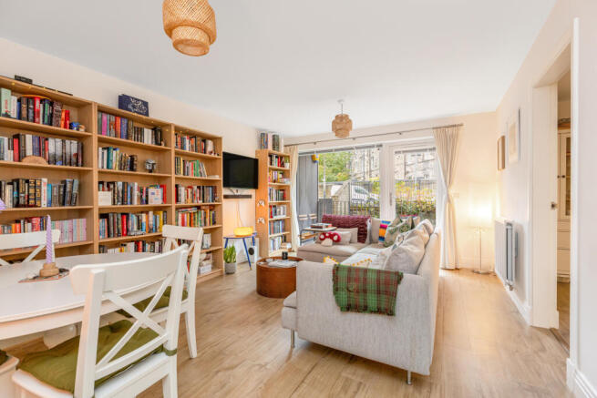 Apartment in Edinburgh, Hillside, Leith Central - View 2