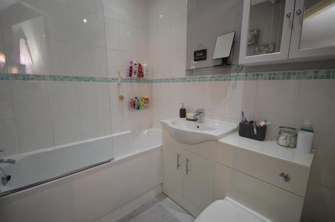 EN-SUITE BATHROOM