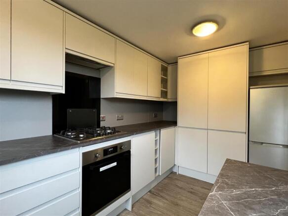2 bed Semi-Detached to rent Image 7