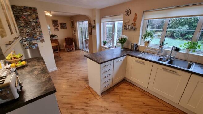 Church Close 4 kitchen 2.jpg
