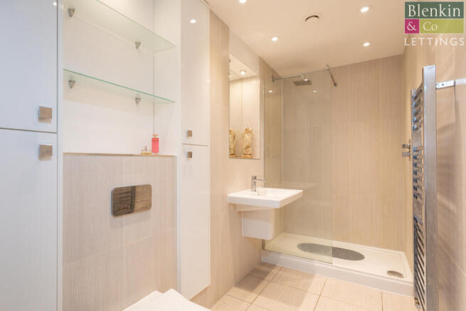 2 bed Flat to rent Image 12
