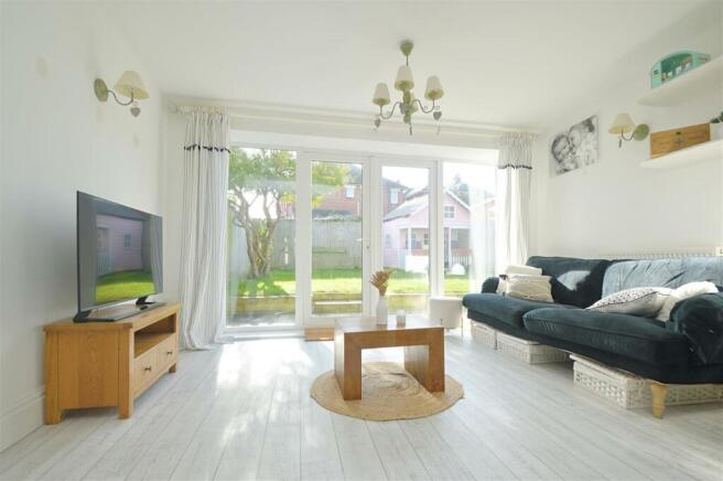 FamilyRoom2.jpg
