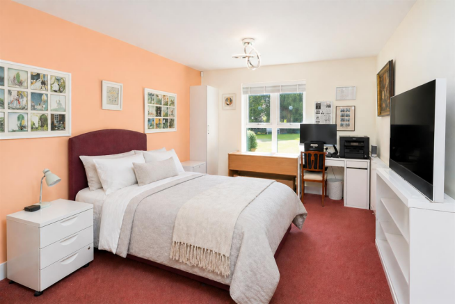 3 bed Apartment for sale Image 7
