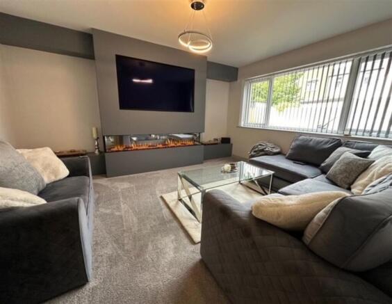 4 bed Semi-Detached to rent Image 6