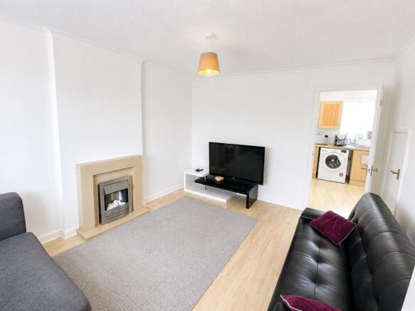 05_living_room_alt_2
