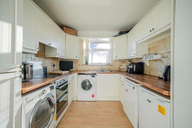 4 bed Semi-Detached Bungalow for sale Image 5