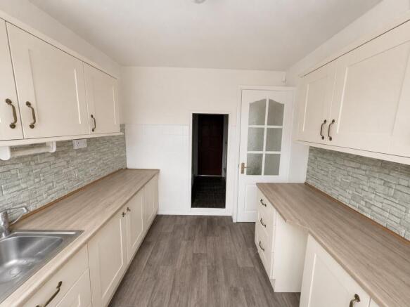 3 bed Terraced to rent Image 5