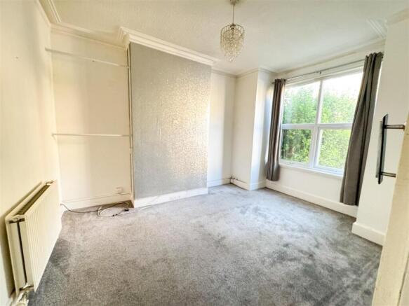 12 North Avenue living room