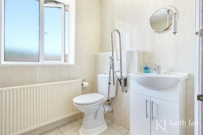 shower room 1.jpg