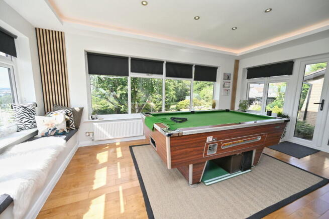 6 bed Detached for sale Image 10