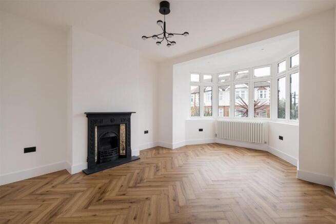 Charteris Road, IG8