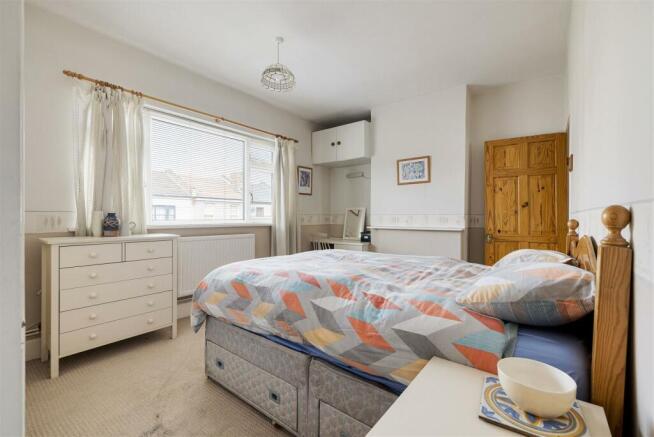 Century Road, E17