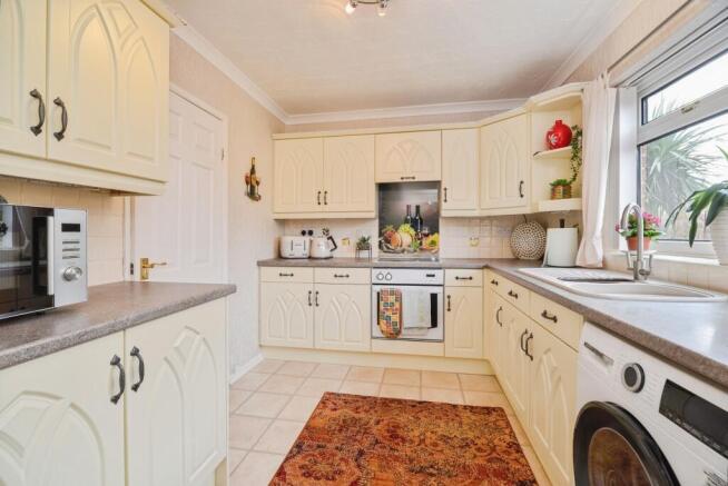 3 bed Semi-Detached for sale Image 4