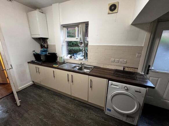 7 bed Semi-Detached to rent Image 12