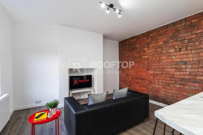 2 bed House to rent Image 5