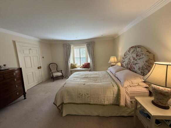 7 bed Detached for sale Image 10