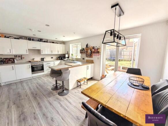 4 bed Detached for sale Image 4