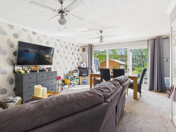 CAM03729G0-PR0029-STILL005