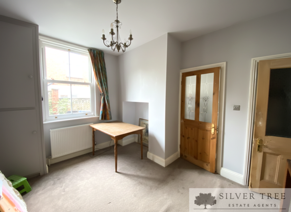 5 bed Semi-Detached for sale Image 5