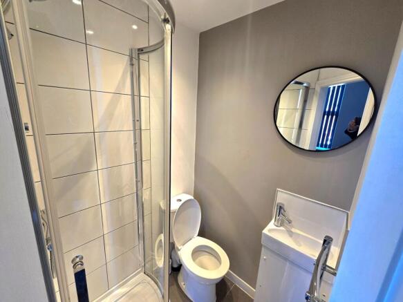1 bed House Share to rent Image 6